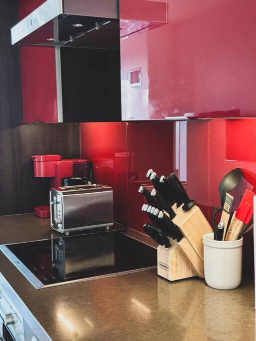 Elegant Suites - City Views, Lake View, Free Parking Торонто Екстер'єр фото